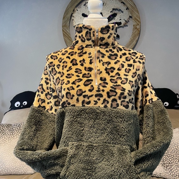 Sherpa 1/4 zip pullover - Picture 4 of 8